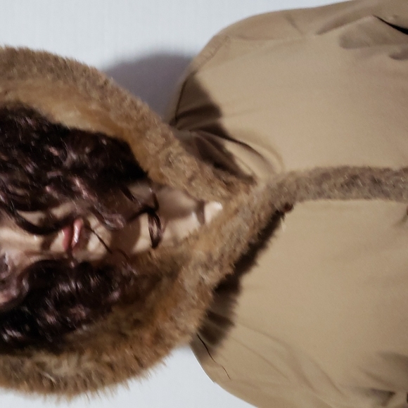 FORECASTER OF BOSTON LUXURY LOOK FUR COAT. - Picture 5 of 13